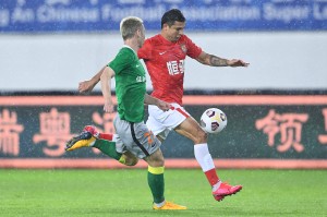 皇冠体育官网-广州队迎中超关键赛，赛后门线救险，目标明确，轮换策略成焦点(8强比赛淘汰规则)